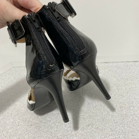 Retro Tahari High Heel Sandals Black & White Ankle Strap Open Toe Stiletto 7M - Picture 7 of 9
